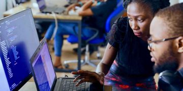 5 Ways To Stand Out As A New Software Engineer In 2022