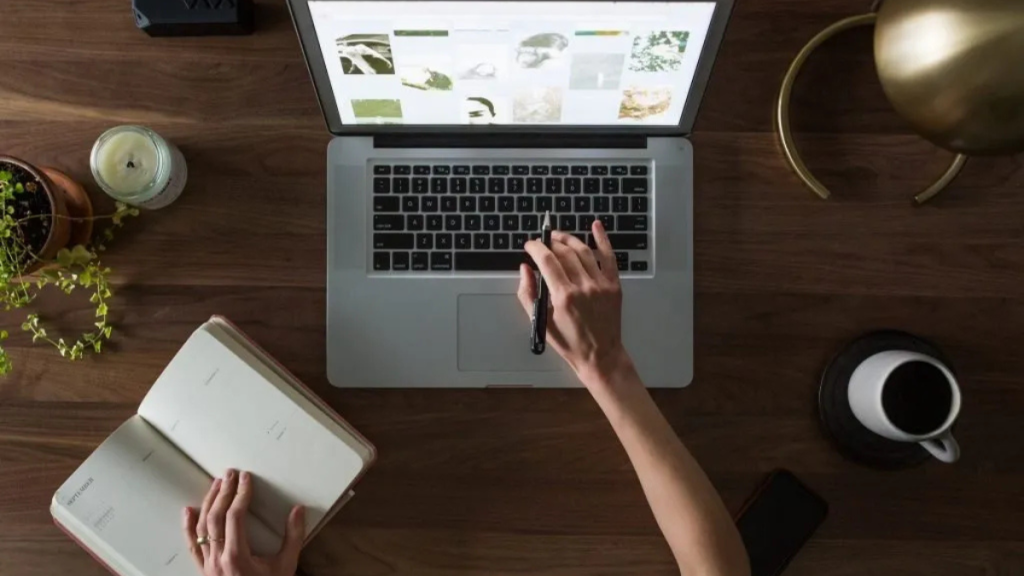 How Digital Clutter Affects the Efficiency of Mobile App Development